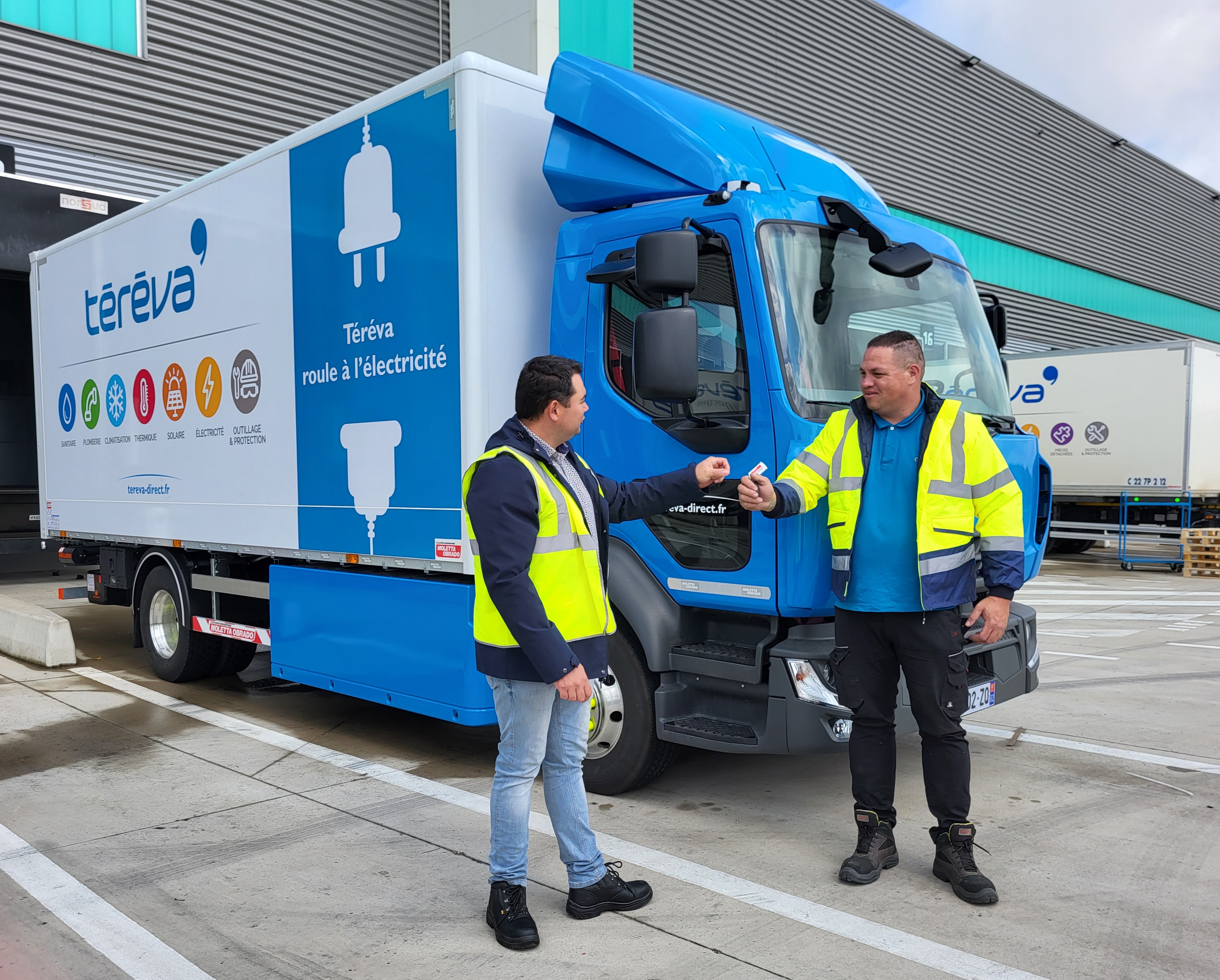 Premier véhicule électrique livré par Clovis